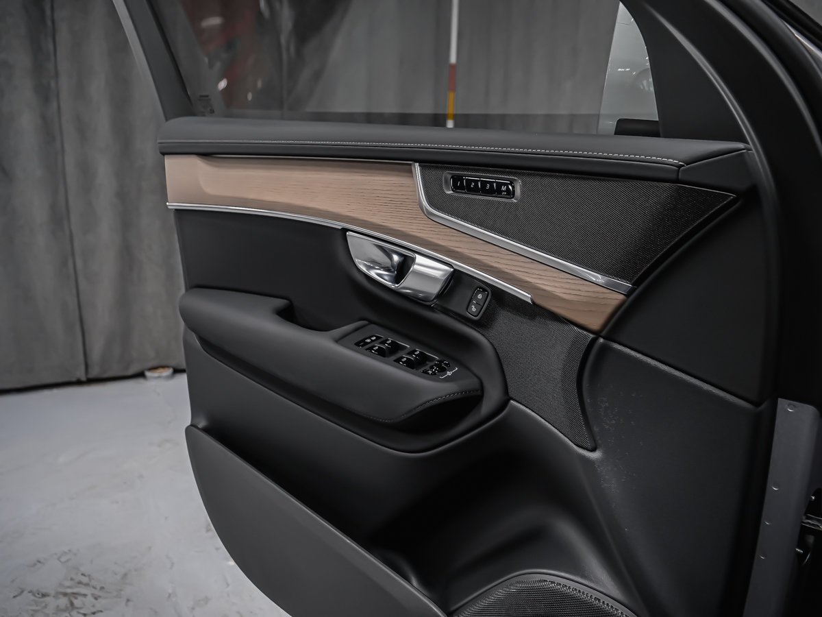 2026 Volvo XC90 B6 CORE BRIGHT Silver Montreal - photo #9