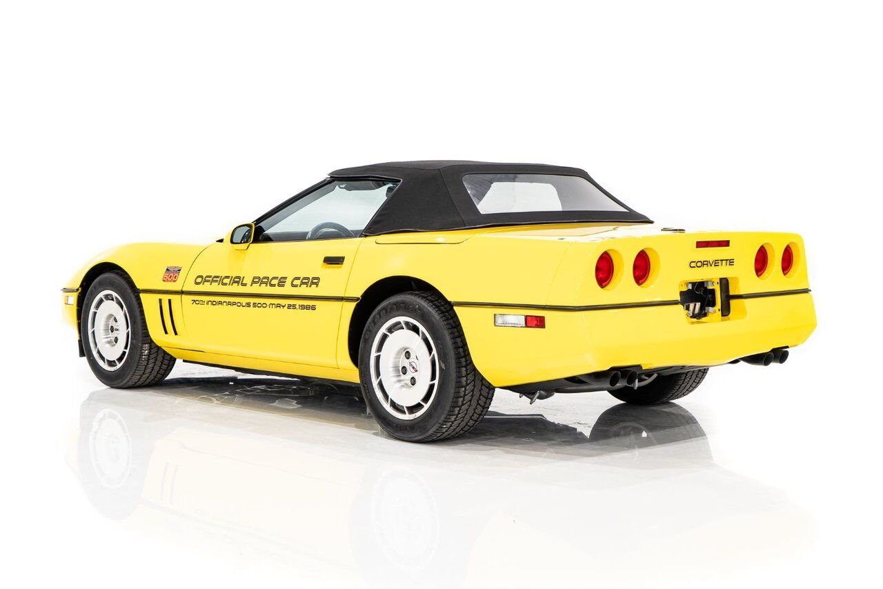 Chevrolet Corvette Pace Car livery with only 17,380km (10,800miles) 1986 Jaune Montréal - photo #37