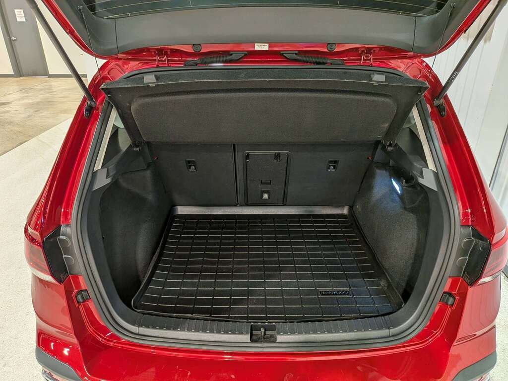 2024 Volkswagen Taos Highline 4MOTION Red Val-David - photo #35