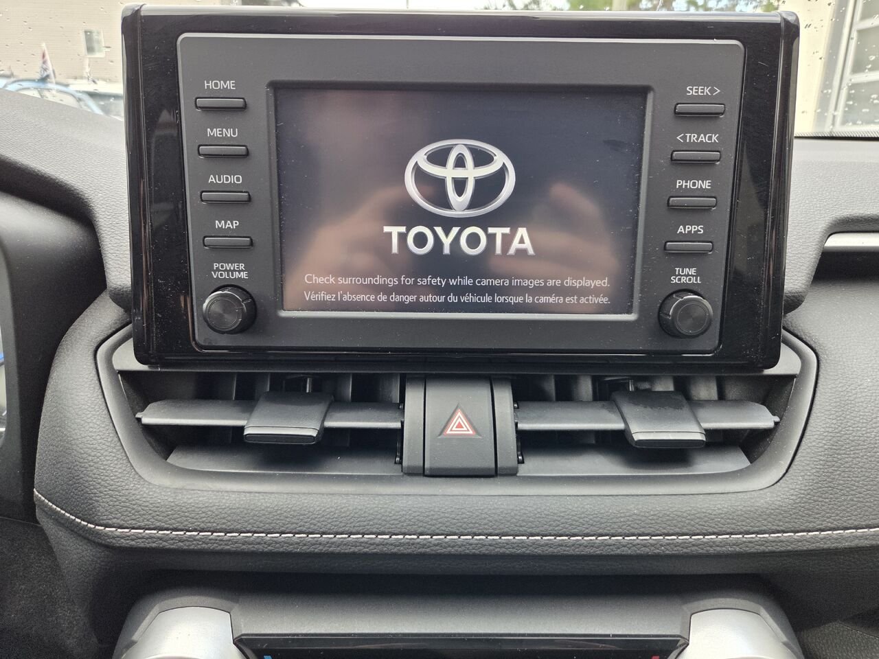 2022 Toyota RAV4 White Mont-Laurier - photo #17