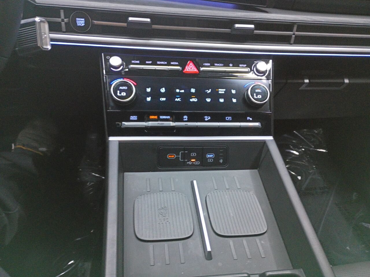 2025 Hyundai Santa Fe Black Blainville - photo #31