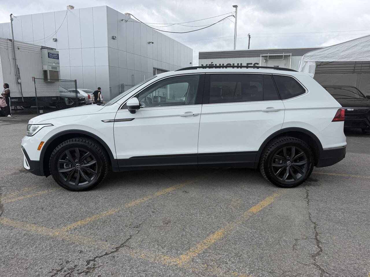 Volkswagen Tiguan Comfortline 4MOTION 2024 Blanc Laval - photo #1