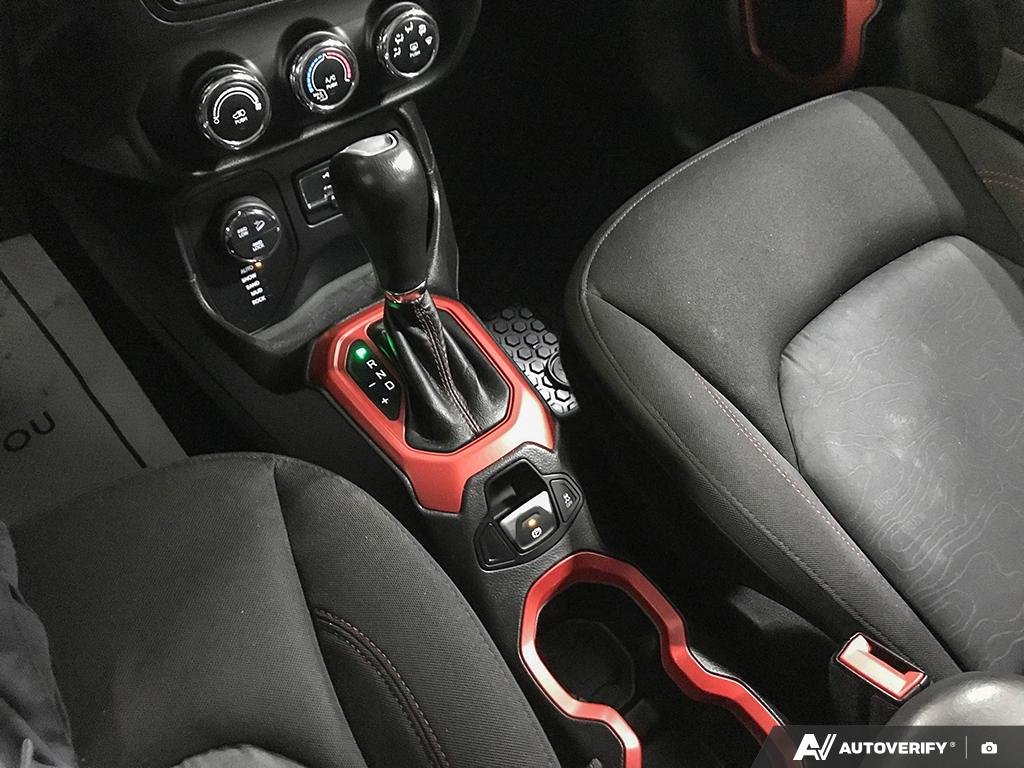 2016 Jeep Renegade 264007B | Trailhawk White Edmonton - photo #17