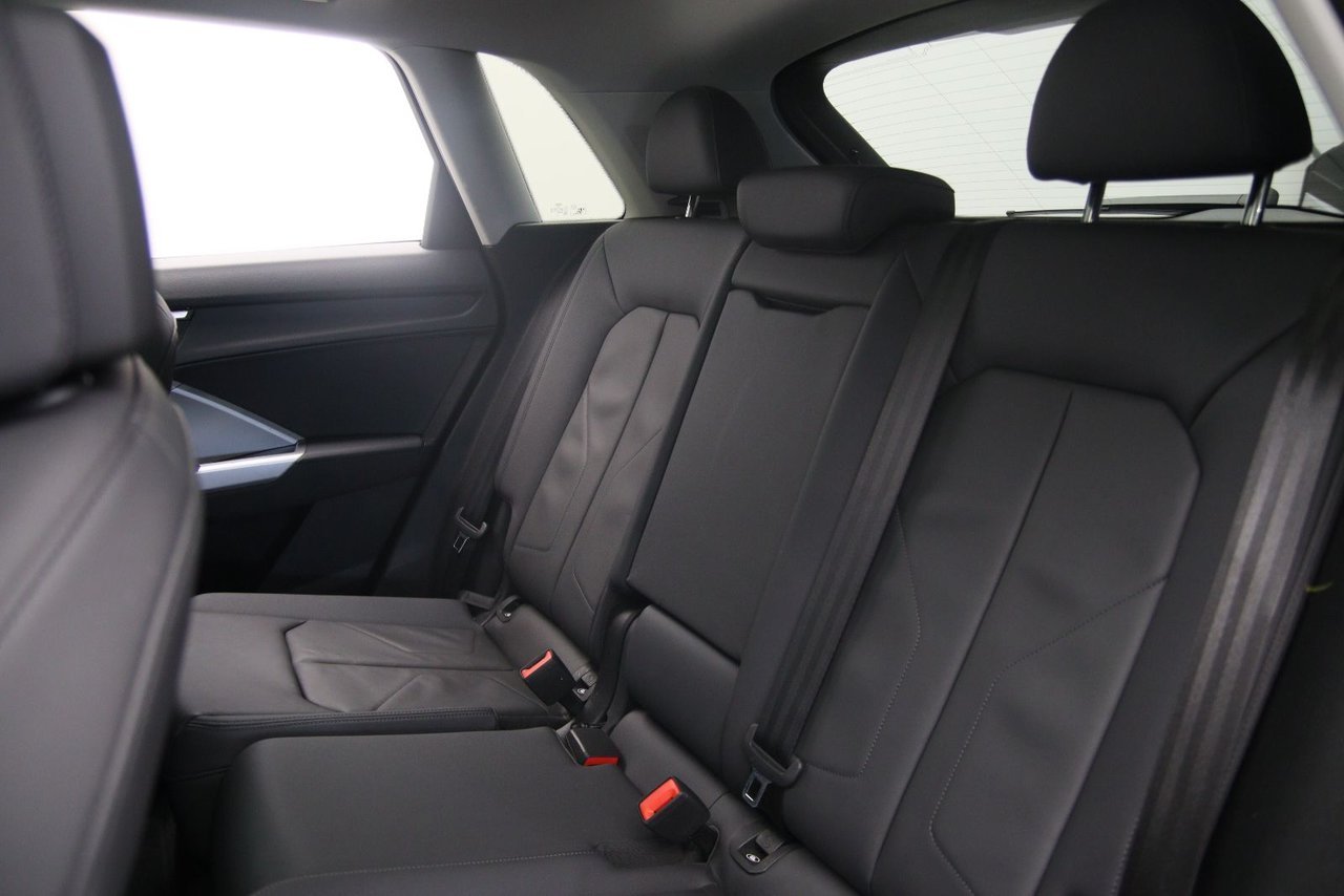 2025 Audi Q3 VIN WA1AUCF30S1072593 Silver Baie-Comeau - photo #8