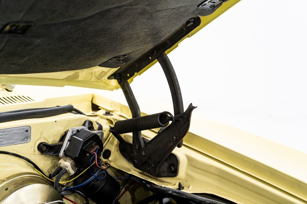 1965 Chevrolet Impala SS *PRIX EN USD* 396/325HP 4spd frame off restoration Yellow Montreal - photo #41