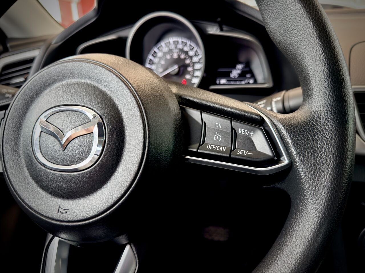 Mazda Mazda3 2018 Gris Notre-Dame-des-Prairies - photo #21
