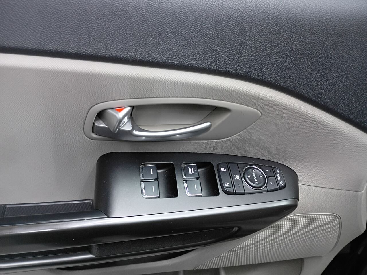 2019 Kia Sedona Black Blainville - photo #20