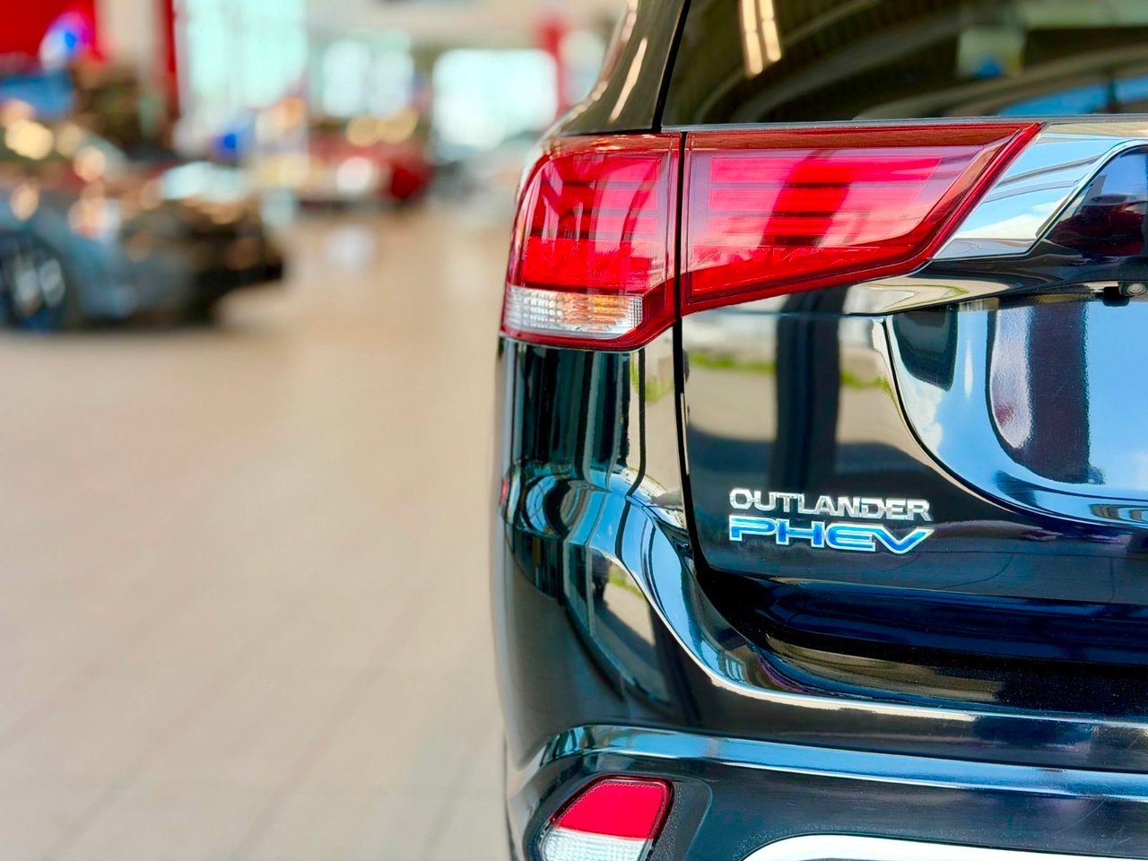 2020 Mitsubishi Outlander Plug-In Hybrid White Notre-Dame-des-Prairies - photo #12