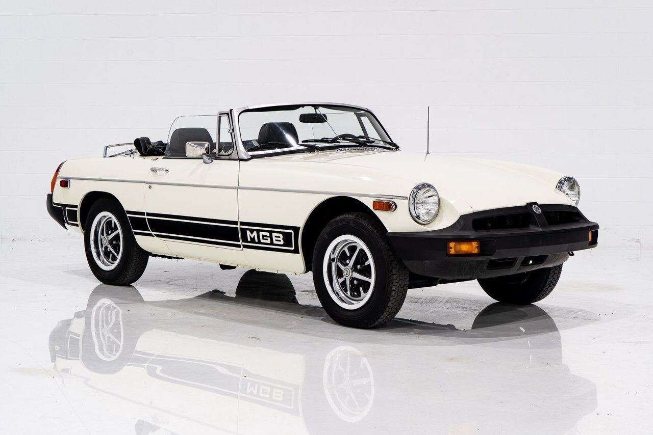 1979 MG B Beautifully presented from former complete restoration White Montreal - photo #43