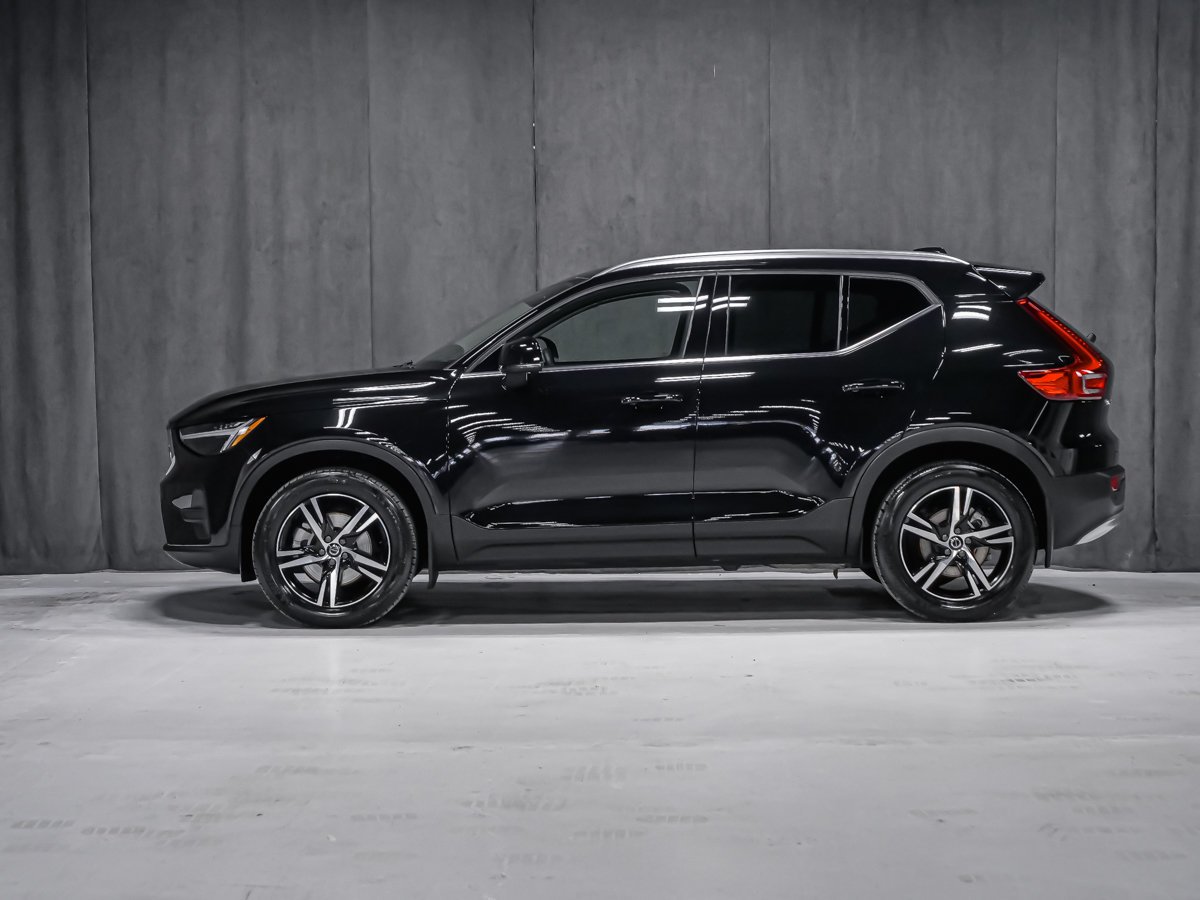 Volvo XC40 B5 CORE BRIGHT 2025 Noir Montréal - photo #2