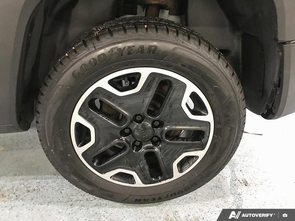 2016 Jeep Renegade 264007B | Trailhawk White Edmonton - photo #5