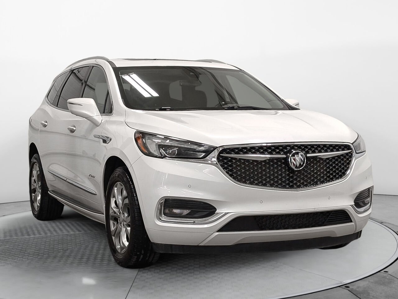 BUICK ENCLAVE AVENIR AWD 7 Places Toit Ouvrant 5000lbs Capacité Remorquage 2020 Blanc Sherbrooke - photo #2
