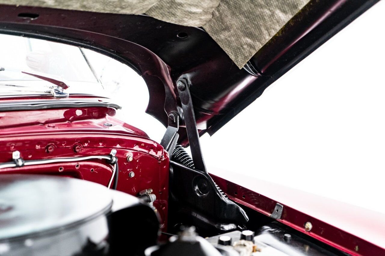 1953 Oldsmobile 98 PRIX EN USD | Convertible Beautifully Presented from complete Restoration Red Montreal - photo #24