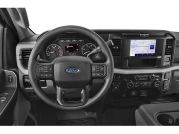 Ford Super Duty F-350 à roues arrière jumelées XLT