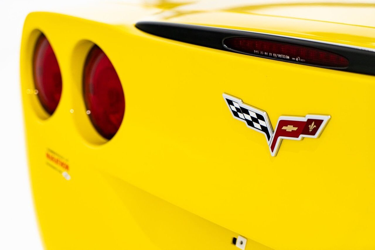 2008 Chevrolet Corvette PRIX EN USD | With Only 900km (563mi) From New With Window Sticker Yellow Montreal - photo #3