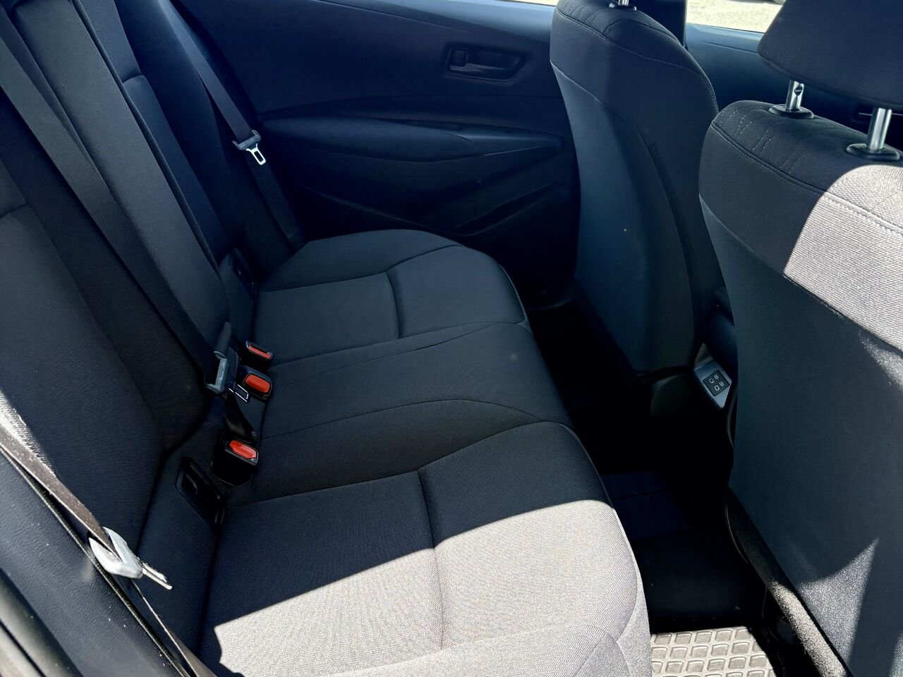 2024 Toyota COROLLA Blue Mont-Laurier - photo #12