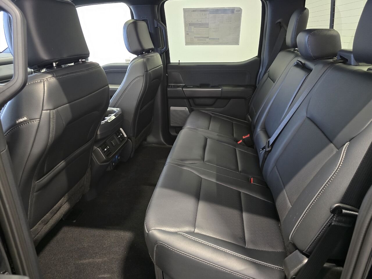 Ford F-150 LARIAT CABINE SUPERCREW 4RM CAISSE DE 6,5 PI 2026 Bleu antimatière métallisé Châteauguay - photo #5