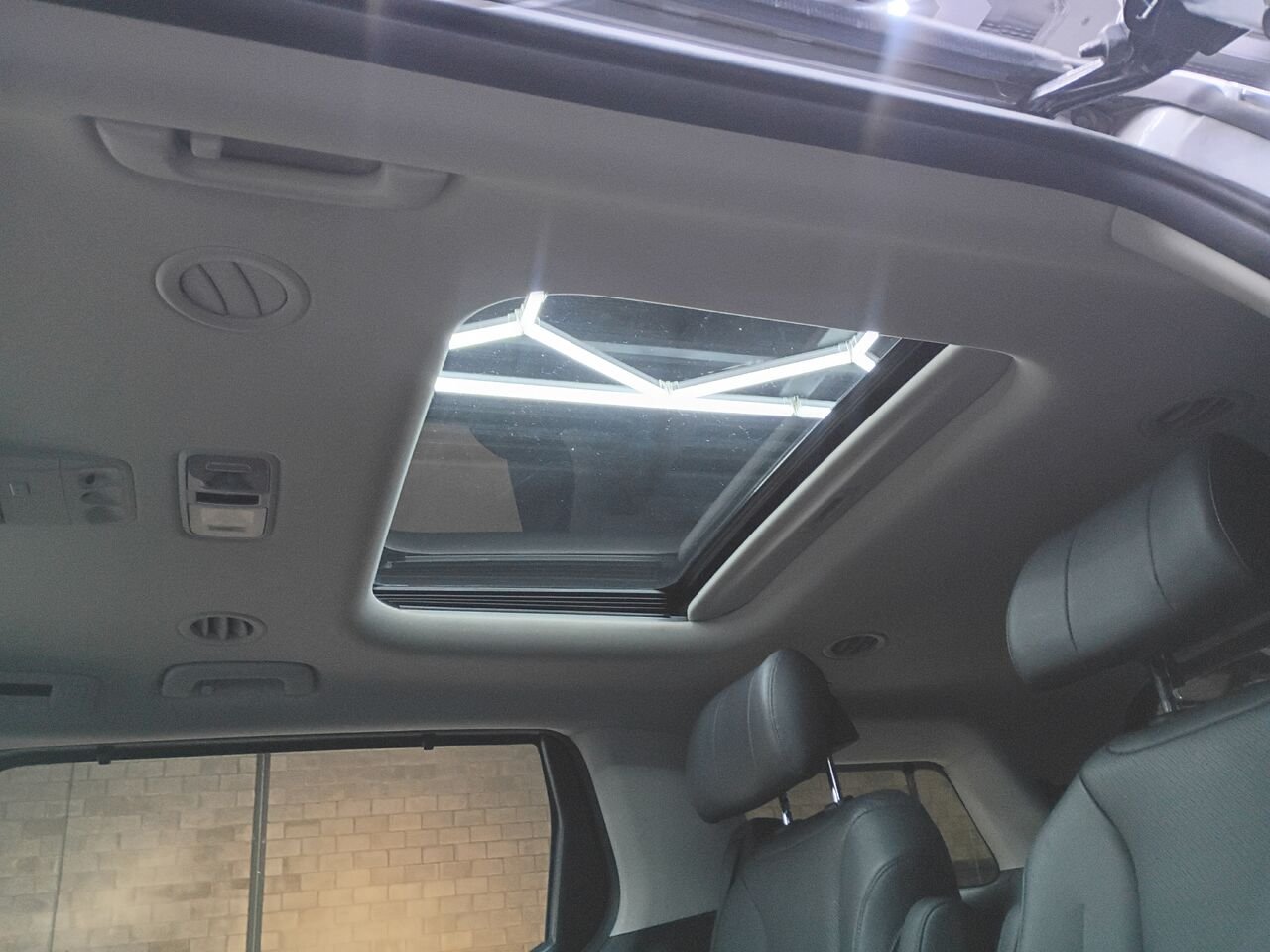 2023 Kia Carnival Silver Blainville - photo #18