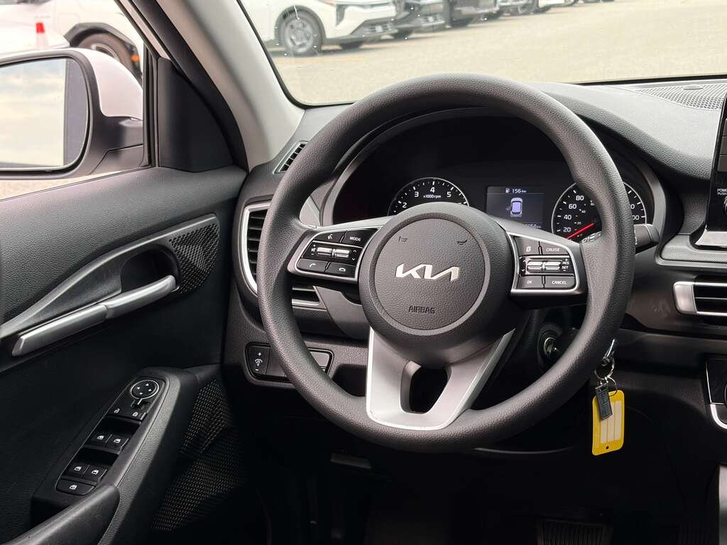 2023 Kia Seltos White Gatineau - photo #13
