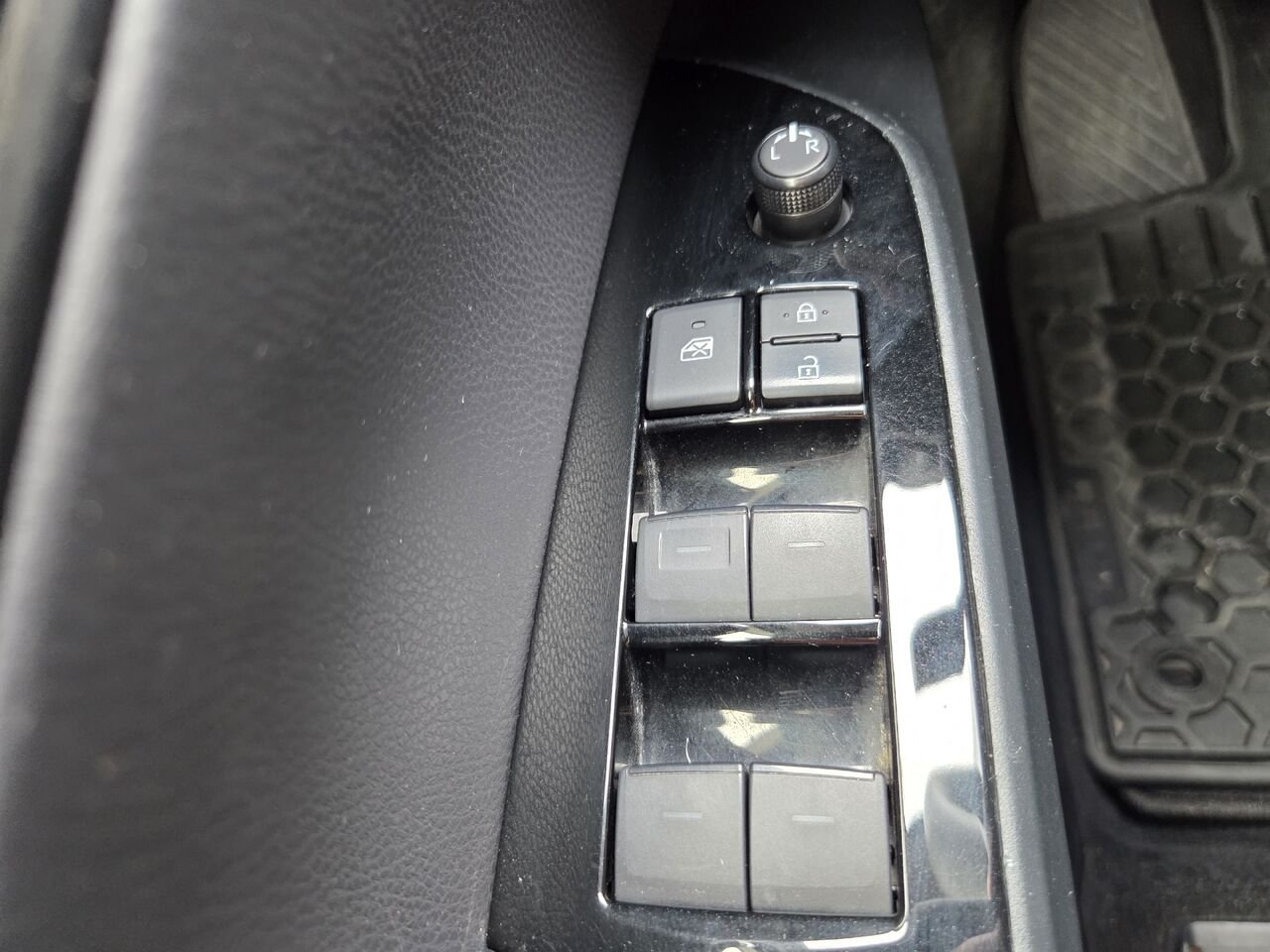 Toyota PRIUS 2020 Blanc Mont-Laurier - photo #12