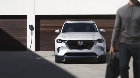 Quelle économie de carburant offrent le CX-90 et le CX-70 hybrides rechargeables par rapport aux VUS populaires au Québec ?