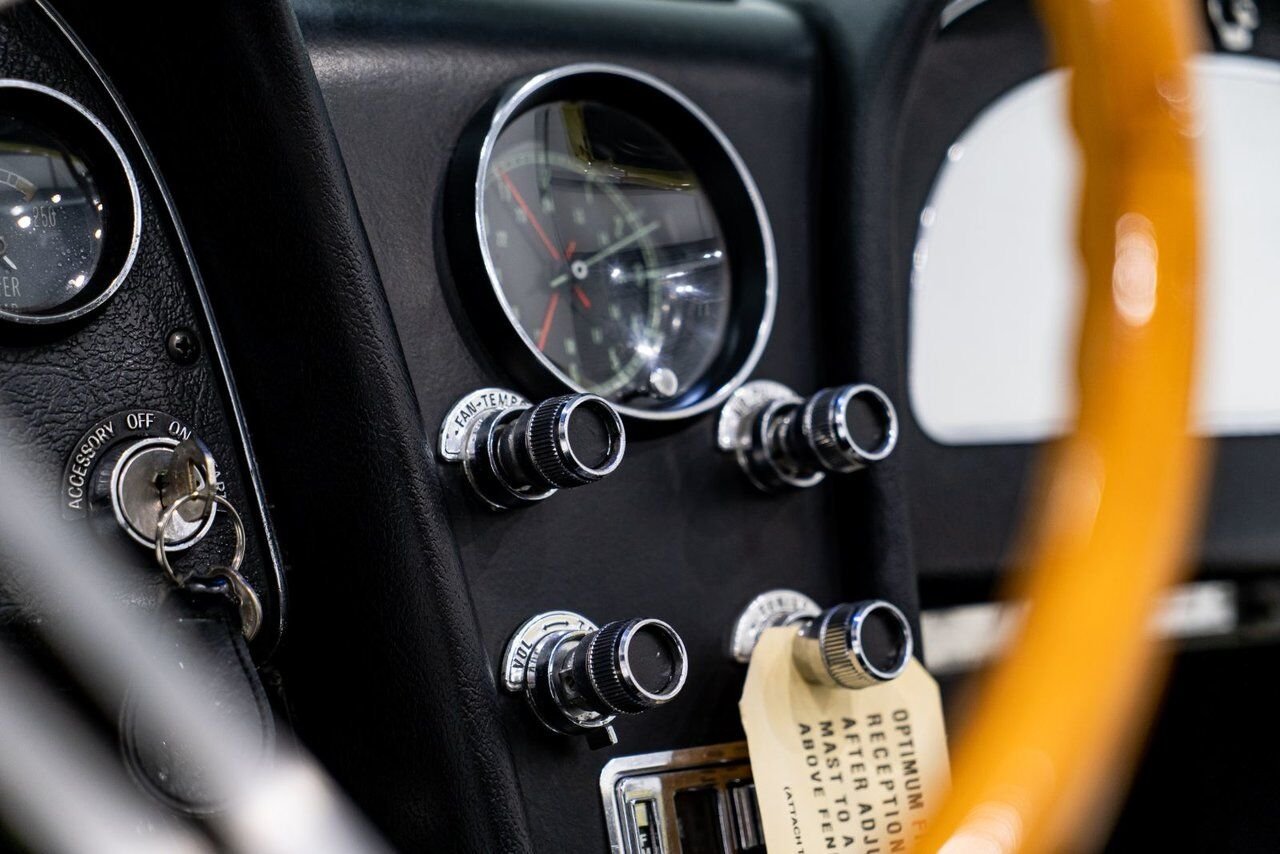Chevrolet Corvette Matching# 427/425HP IP Code **PRICE IN USD** 1966 Jaune Montréal - photo #72