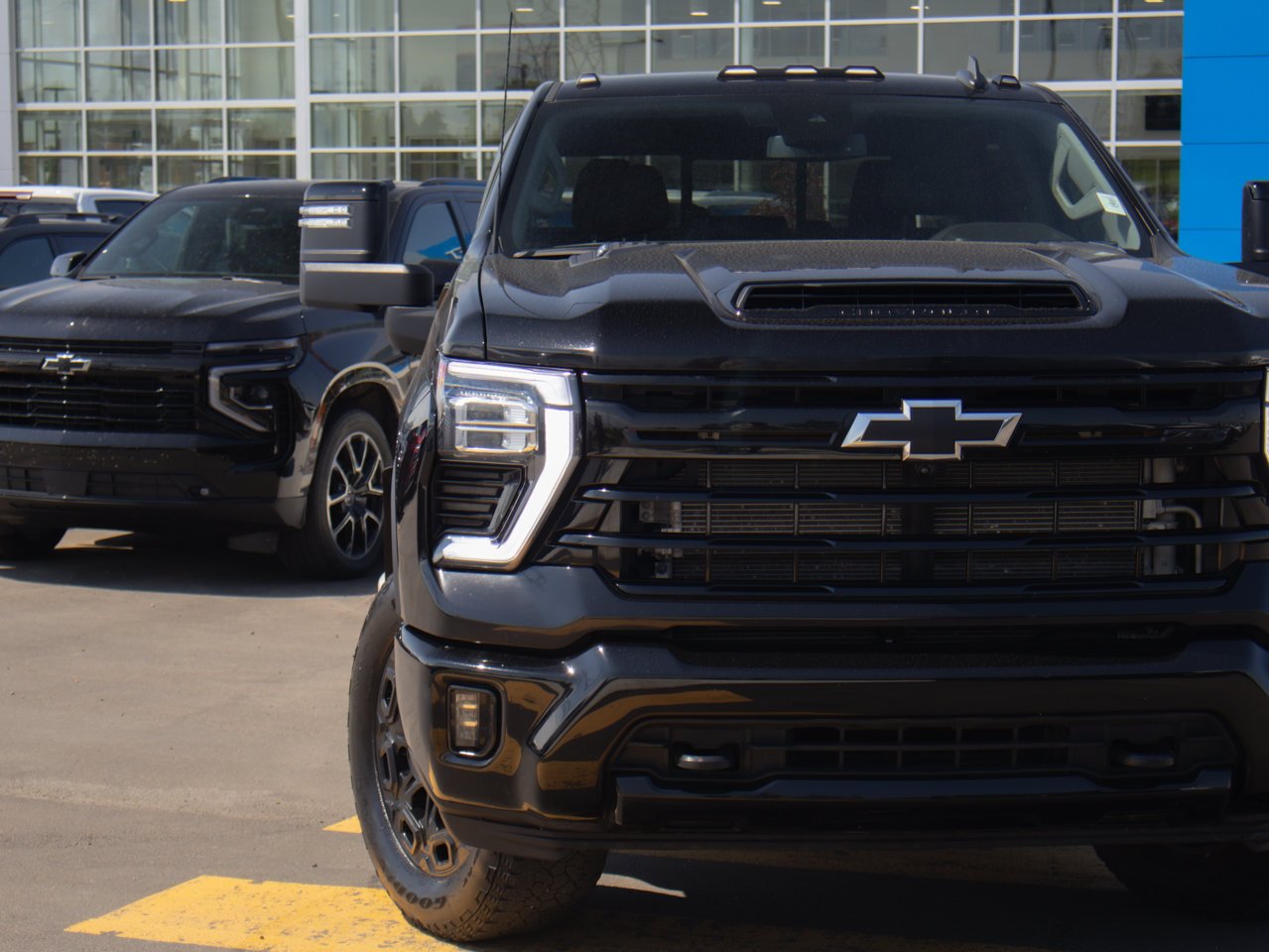 2024 Chevrolet Silverado 2500HD 4WD Crew Cab 159 LT Black Sherwood Park - photo #4