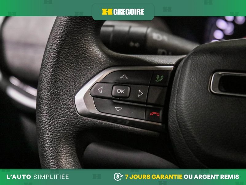 2023 Jeep Compass White Saint-Eustache - photo #18