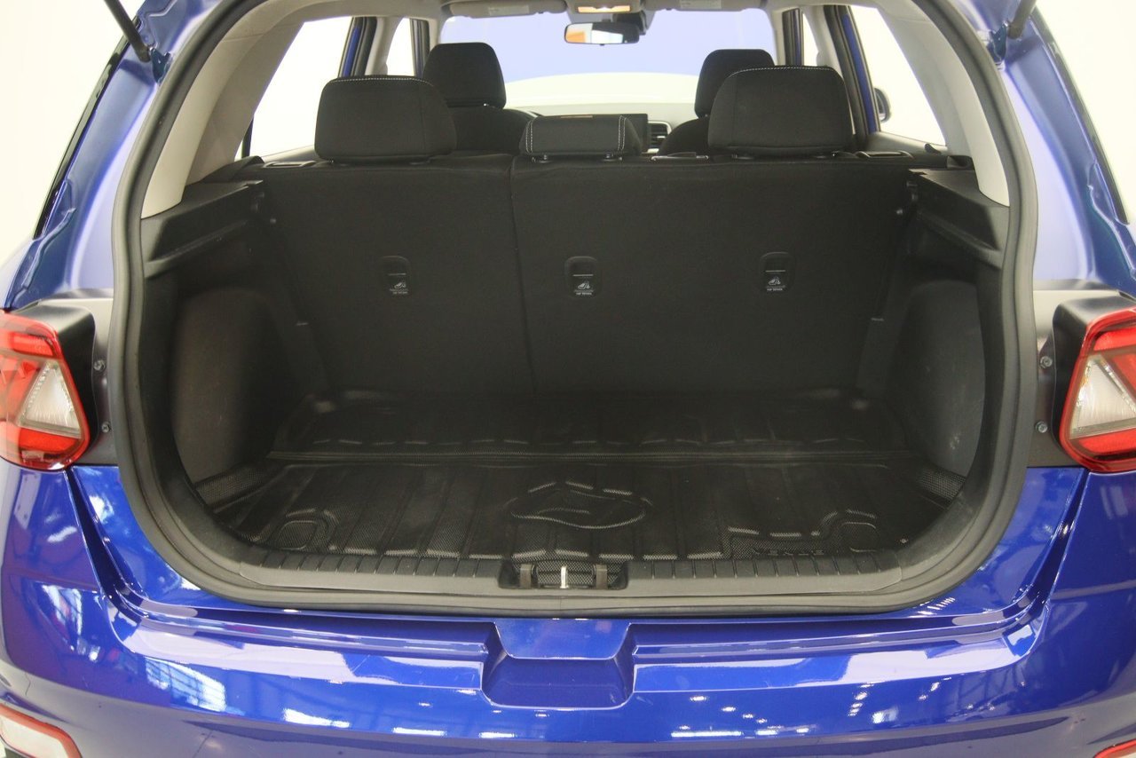 2023 Hyundai Venue VIN KMHRC8A38PU235119 Blue Baie-Comeau - photo #17