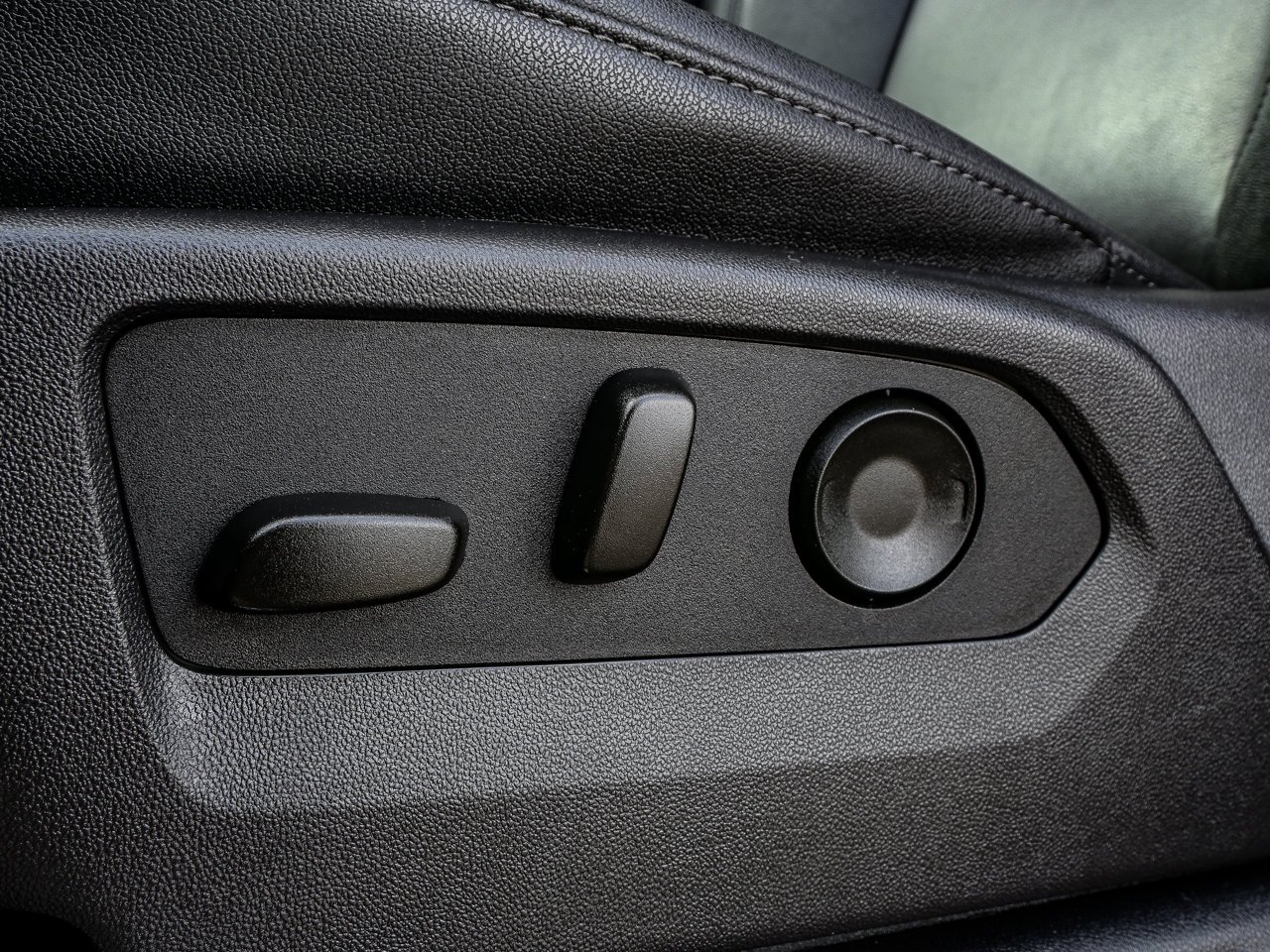 2024 GMC Sierra 1500 4WD Crew Cab 147 Elevation Black Sherwood Park - photo #17