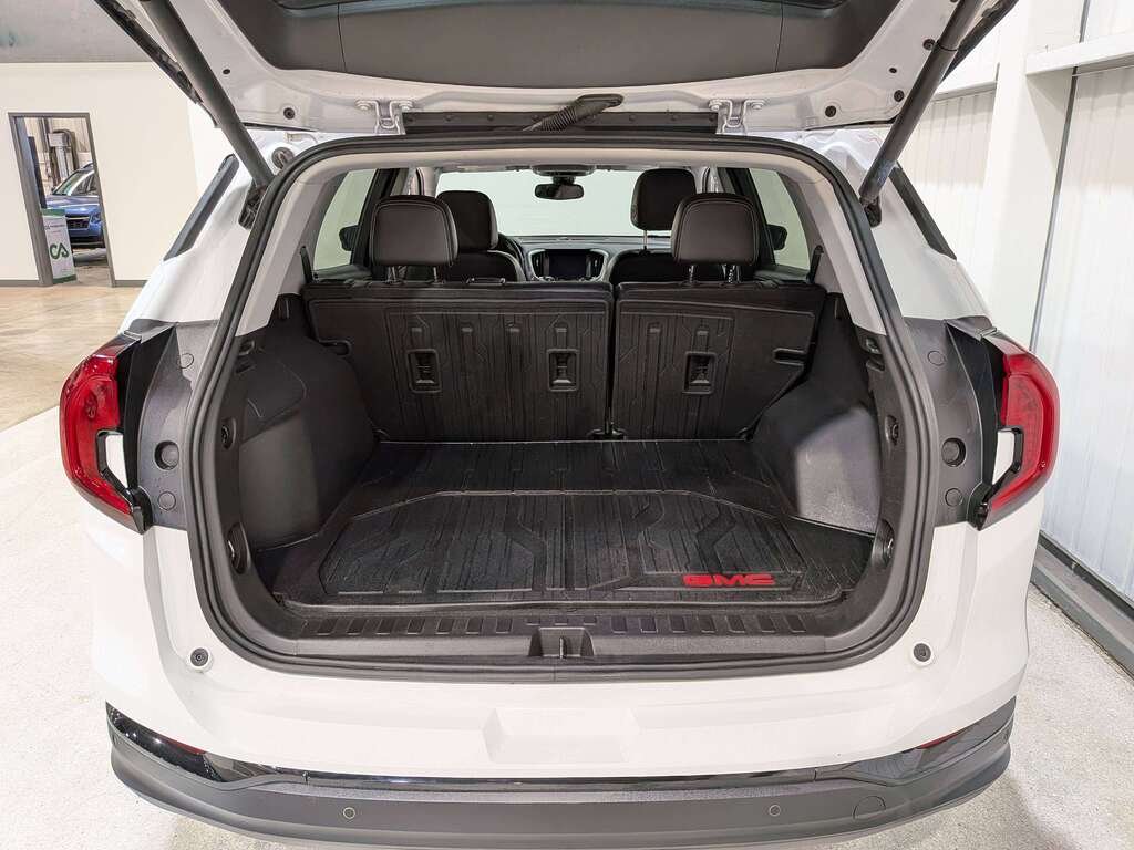 GMC Terrain 2023 Blanc Val-David - photo #8