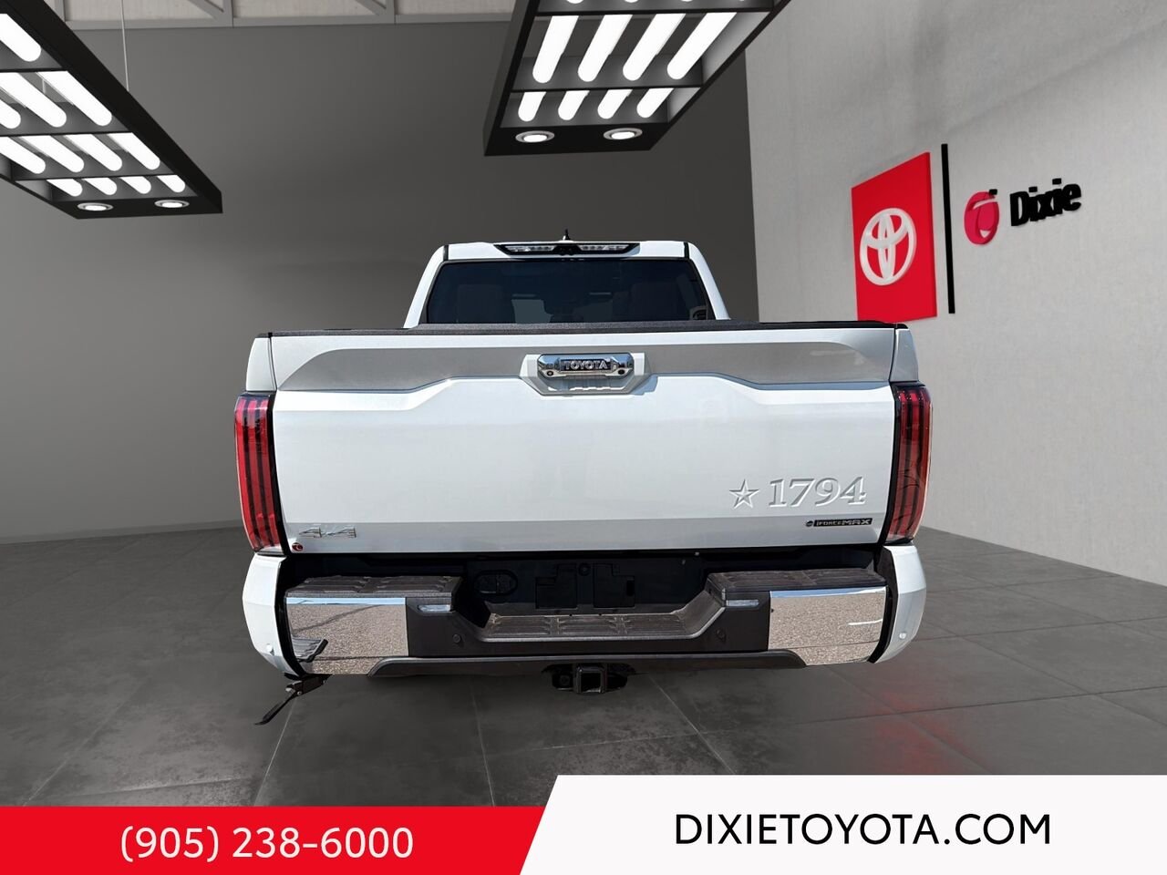 2026 Toyota TUNDRA HYBRID PLATNIUM 1794 EDITION 4WD / CLEAN CARFAX / HEATED AND VENTIALTED SEATS / ALLOY WHEELS / CARPLAY AND ANDROID AUTO White Mississauga - photo #4