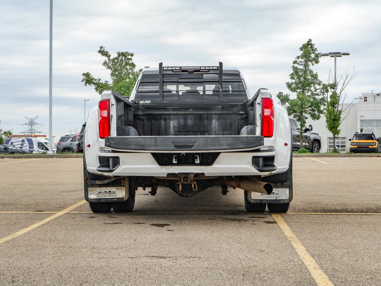 2021 Chevrolet Silverado 3500HD 4WD Crew Cab 172 High Country White Sherwood Park - photo #6
