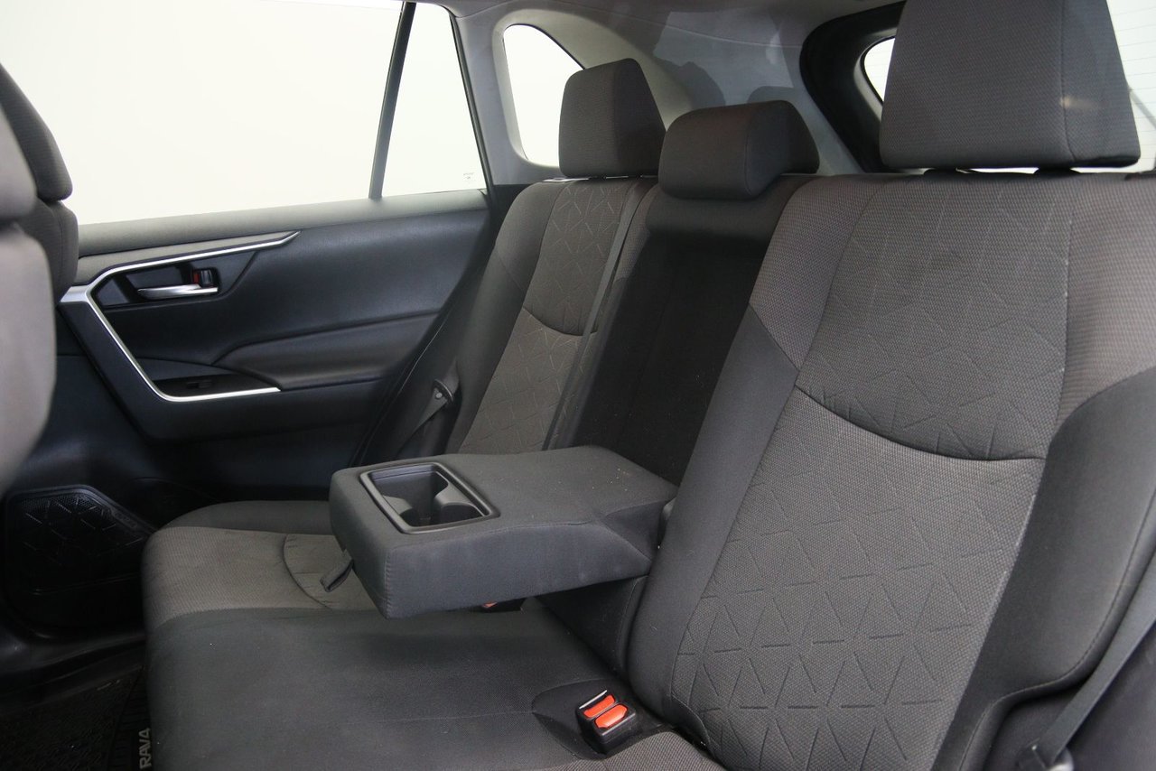 2019 Toyota RAV4 VIN 2T3R1RFV2KC038406 Black Chicoutimi - photo #6