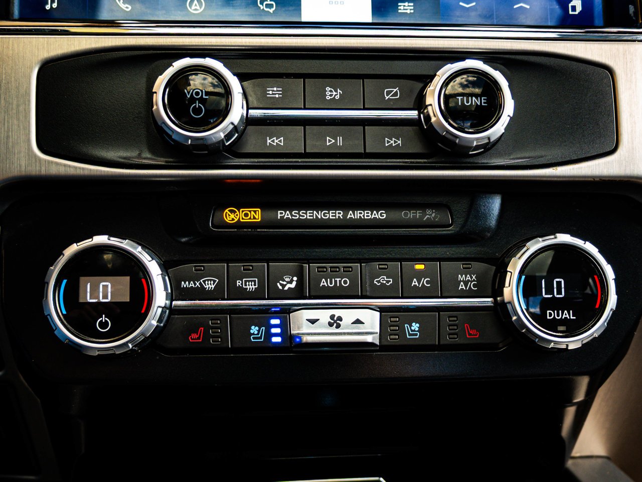 2022 Ford Super Duty F-350 SRW Platinum 4WD Crew Cab 6.75' Box Black Sherwood Park - photo #27