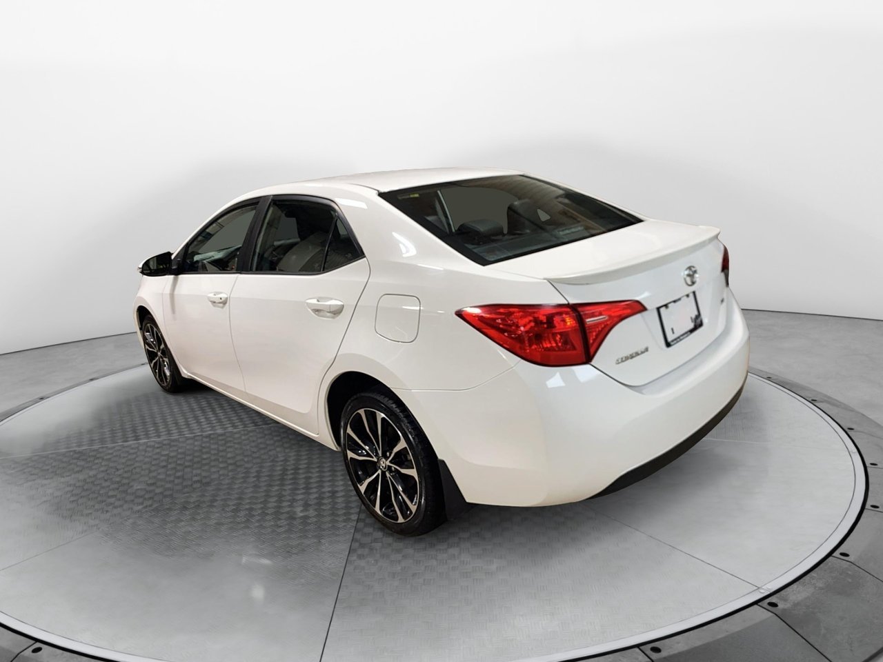 Toyota Corolla NIV 2T1BURHE3JC022129 2018 Blanc Chicoutimi - photo #2