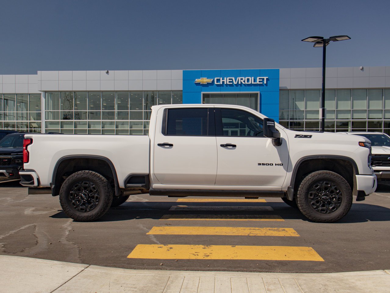 2024 Chevrolet Silverado 3500HD 4WD Crew Cab 159 LTZ White Sherwood Park - photo #11