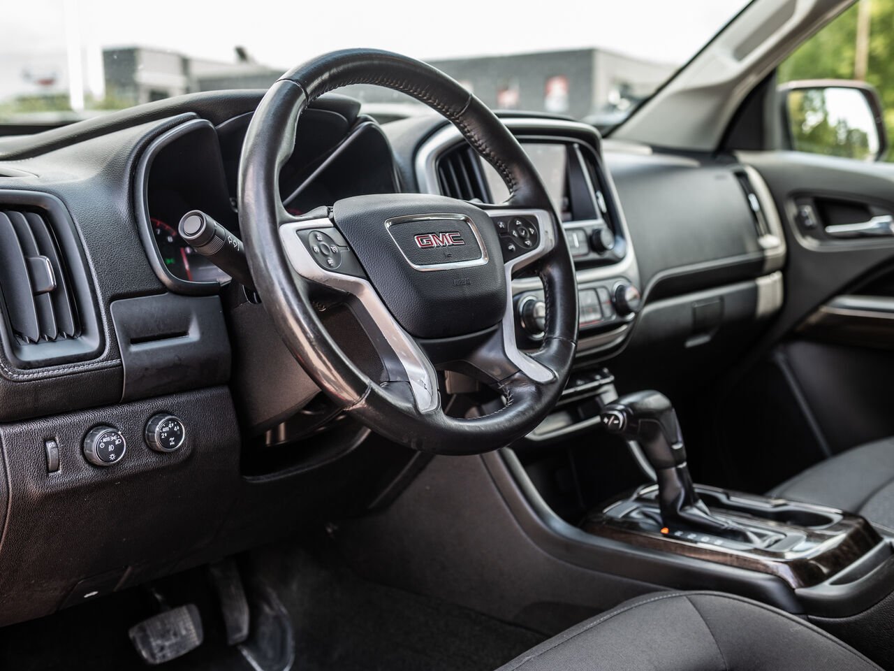 GMC Canyon 2016 Rouge Sainte-Julienne - photo #11