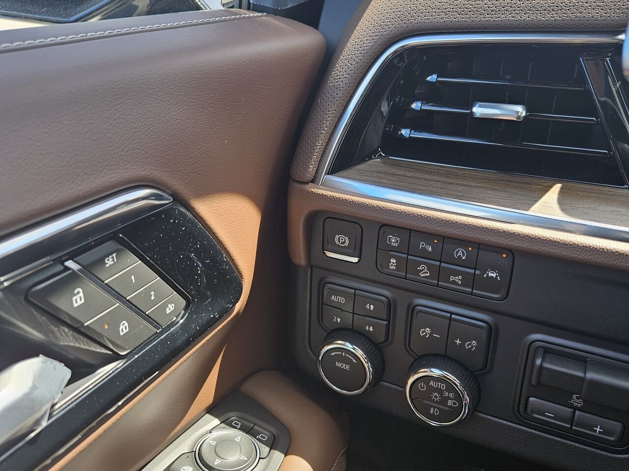 Chevrolet Tahoe High Country 4 portes 4RM 2026 NOIR Thetford Mines - photo #12