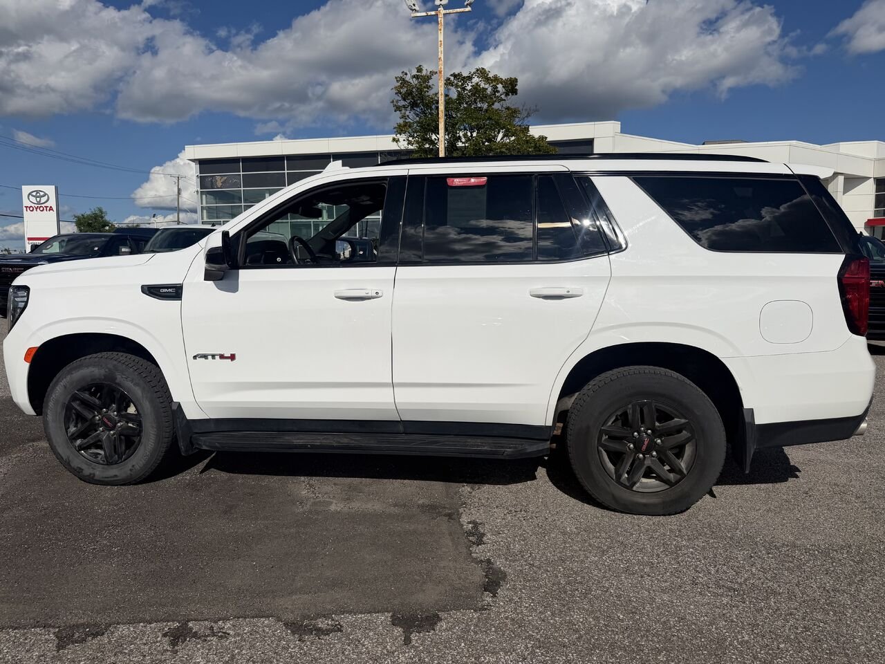 2023 GMC YUKON AT4 AT4 4 portes 4RM White Ottawa & Gatineau - photo #12