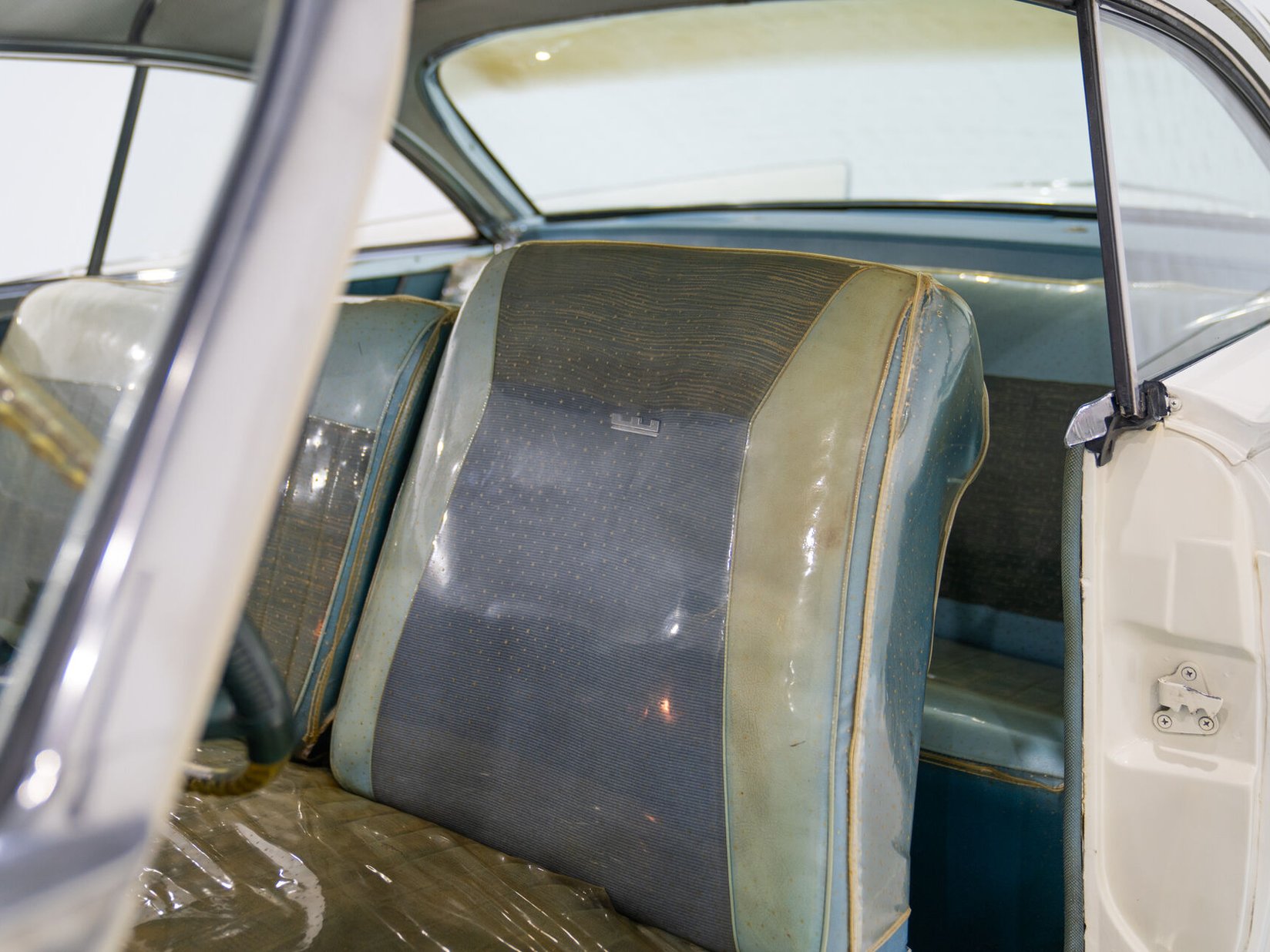 1961 Chrysler Windsor White Montreal - photo #49