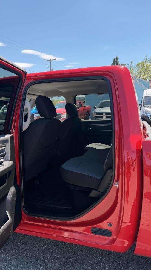 2023 RAM 1500 Classic Red Lac Mégantic - photo #11