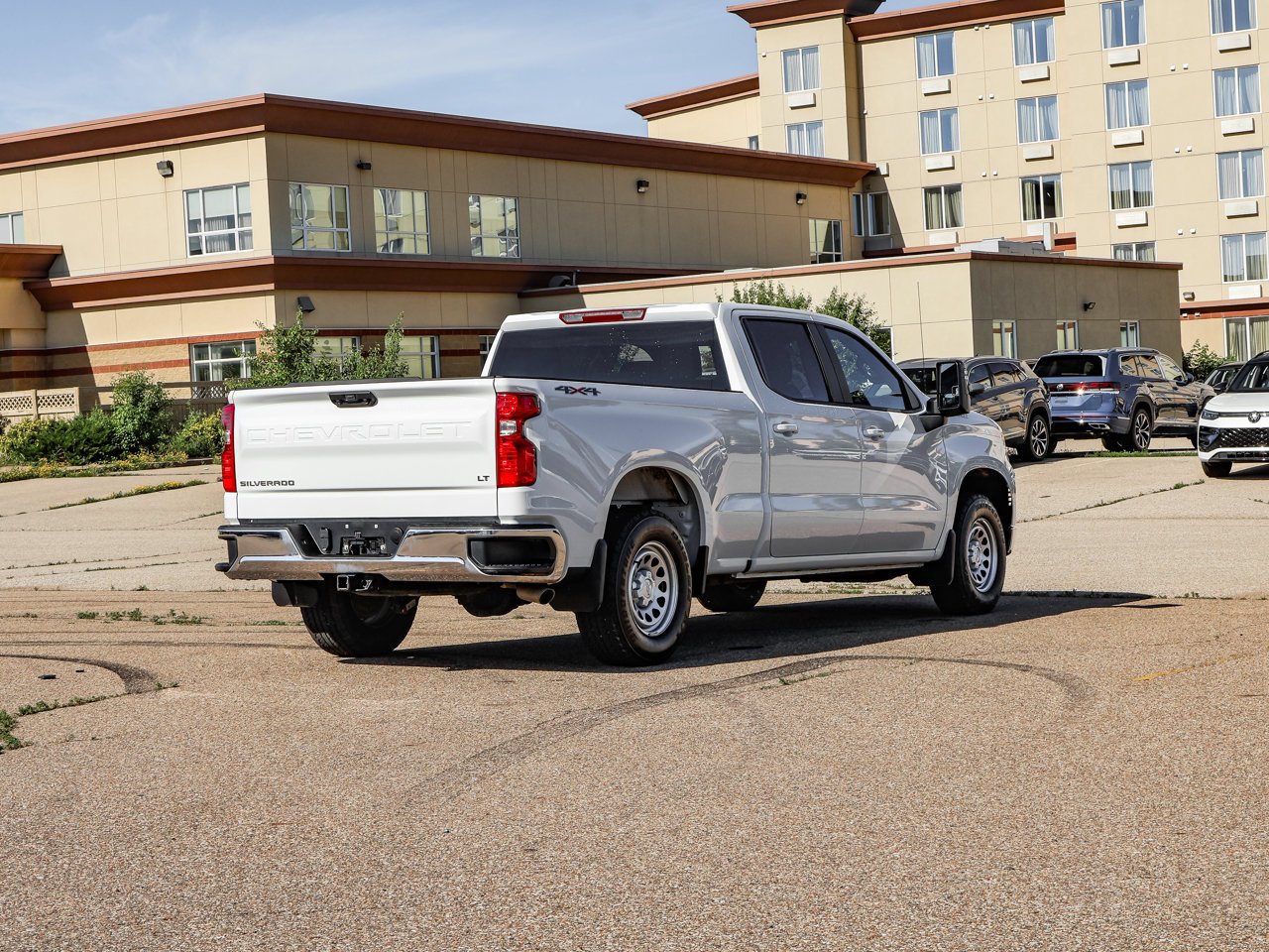 2025 Chevrolet Silverado 1500 4WD Crew Cab 147 LT White Sherwood Park - photo #7