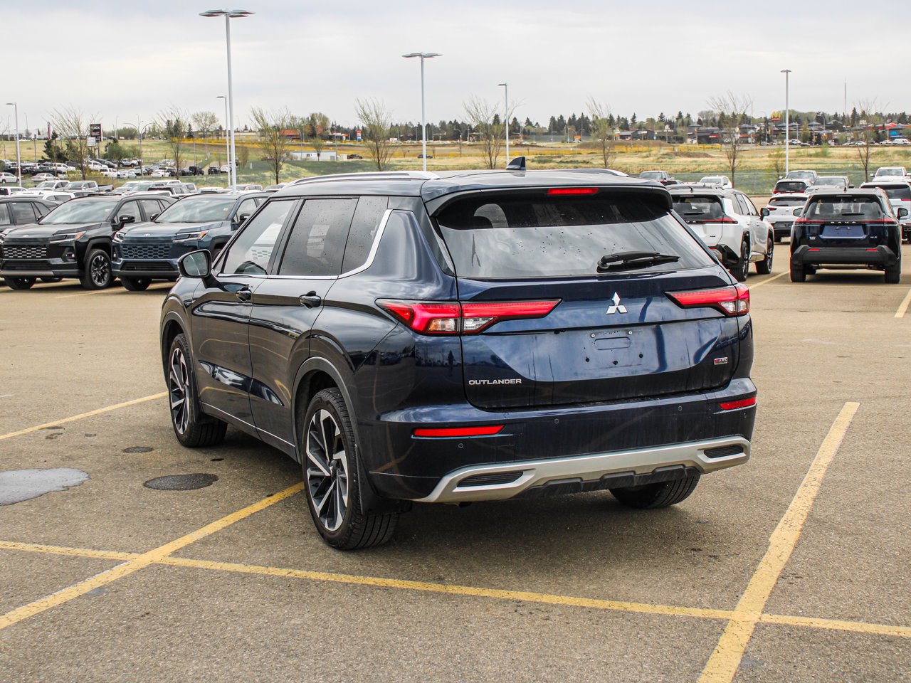 2024 Mitsubishi Outlander GT S-AWC Blue Sherwood Park - photo #5