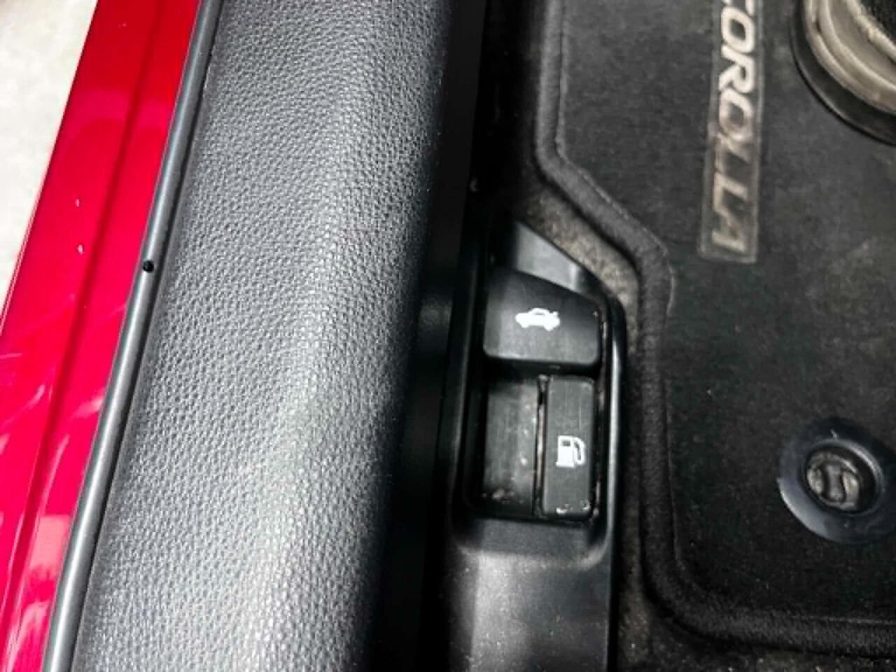 2022 Toyota Corolla Red Blainville - photo #16