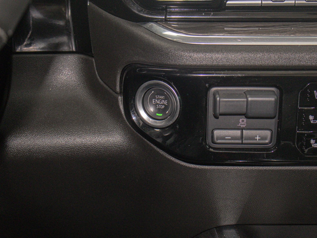 2025 Chevrolet Silverado 3500HD 4WD Crew Cab 159 LTZ Grey Sherwood Park - photo #26
