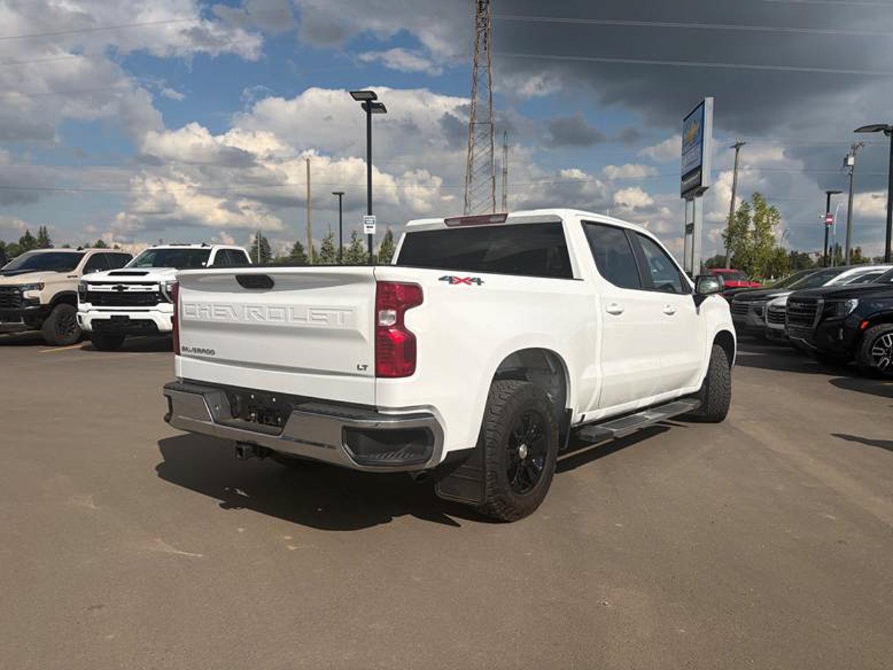 2024 Chevrolet Silverado 1500 4WD Crew Cab 147 LT White Sherwood Park - photo #3