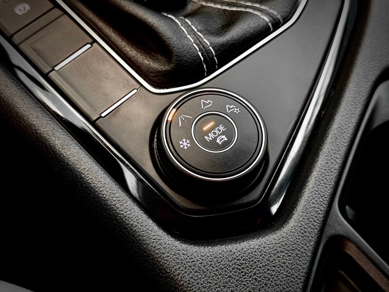 2024 Volkswagen Taos White Notre-Dame-des-Prairies - photo #30