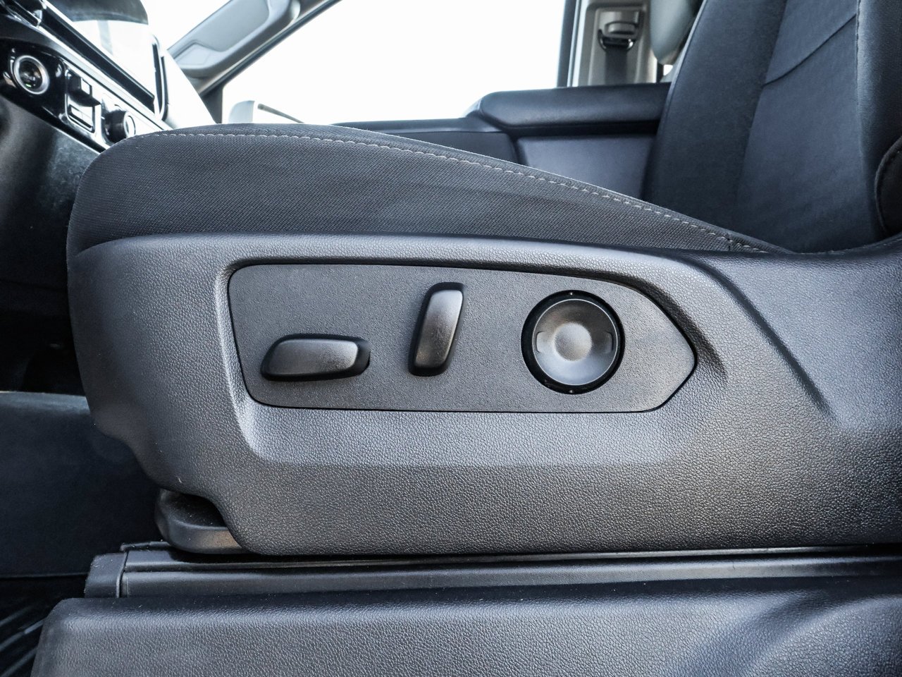 2025 Chevrolet Silverado 3500HD 4WD Crew Cab 159 LT White Sherwood Park - photo #20