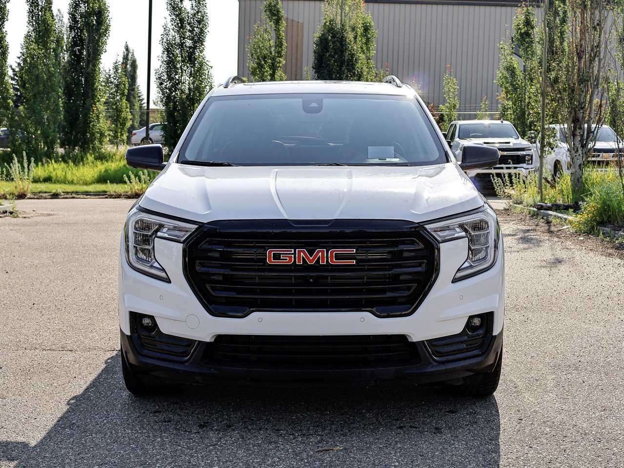 2024 GMC Terrain AWD 4dr SLT White Sherwood Park - photo #2